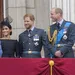 Foto uit 2018 van koningin Elizabeth met Meghan, Harry, William en Kate. – Lilibet gate.