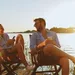 Man en vrouw genieten van hun vakantie.