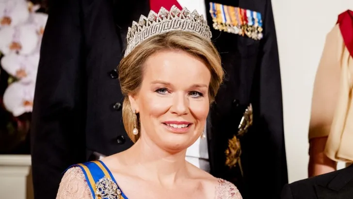 Koningin Mathilde peetmoeder van Belgisch burgertje 