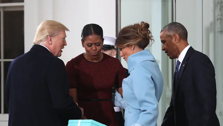 Michelle Obama wist zich geen raad met dit cadeautje van Melania Trump 