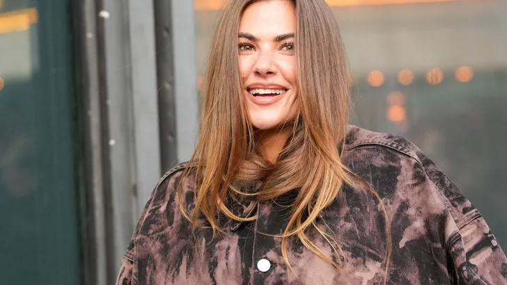 Vrouw met stijlvolle look.