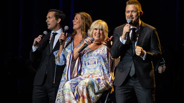 Willeke Alberti zingt met hele familie 