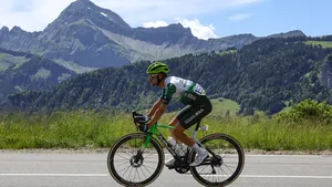 klimmer Parra van Caja Rural in de bergen in de Tour Auvergne