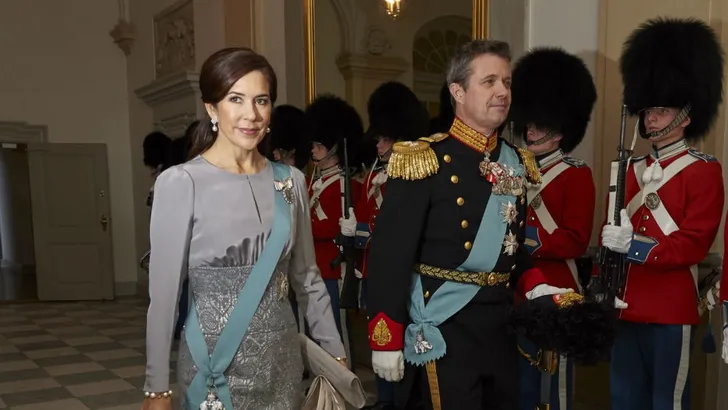 Royal Fashion: is prinses Mary zuinig of gewoon lui?