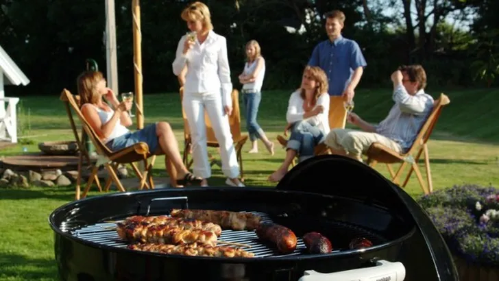 Vrouwen kunnen niet barbecueën? Ha! Dat zullen we nog wel eens zien