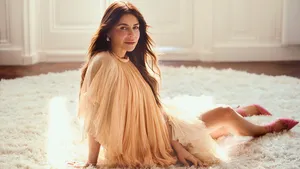 Olcay Gulsen schittert op de cover van Marie Claire: 'Mode is voor mij een enorme escape'