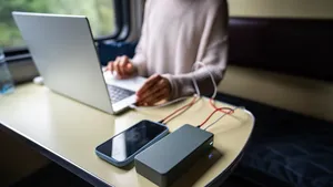 Deze betaalbare draagbare monitor is ideaal voor gamen én werken buiten de deur en haal je gewoon bij Action.