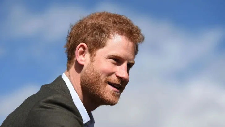 Prins Harry geeft emotionele speech over prinses Diana 