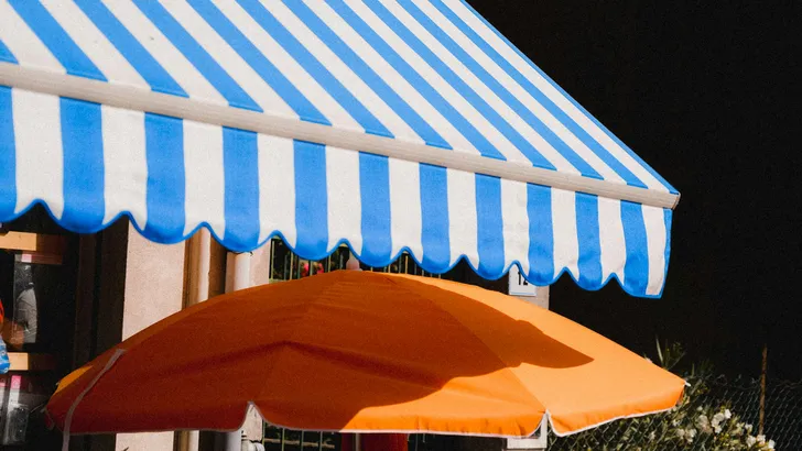 De lente komt eraan: waarom je nu al kiest voor een zonnescherm