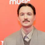 Aahw! Bram Krikke vraagt zijn vriendin ten huwelijk