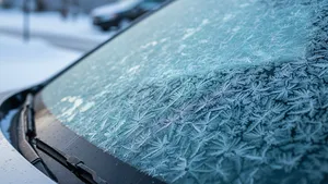 Geniaal of gekkenwerk: Is een handdoek echt de redding voor je bevroren ruit?