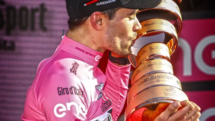 Eindstreep: Tom Dumoulin flikt het in Milaan