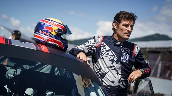 Webber haalt hard uit naar Pérez: 'Zelfs ik als ouwe zak kan dat'