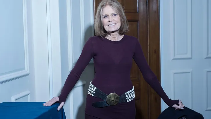 Gloria Steinem nu modemuze van Roland Mouret