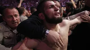 Khabib Nurmagomedov daagt Floyd Mayweather uit