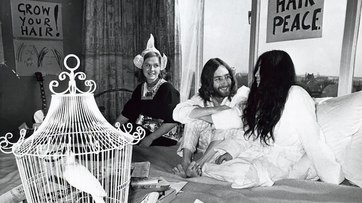Hilton herdenkt John Lennon en Yoko Ono met expositie 