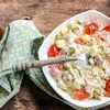 Lekker bij warm weer: zo maak je zelf huzarensalade | Noorderland