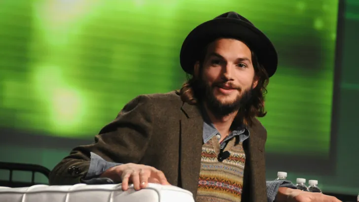Ashton Kutcher verrast mama