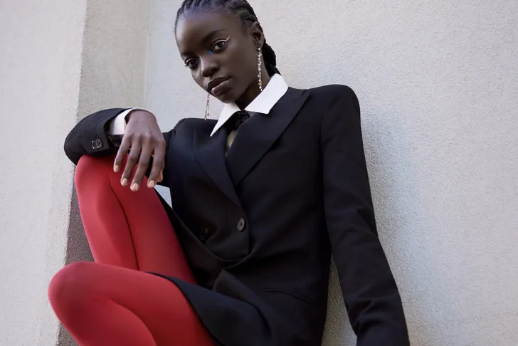 8x elegante looks met een gewaagd kleuraccent