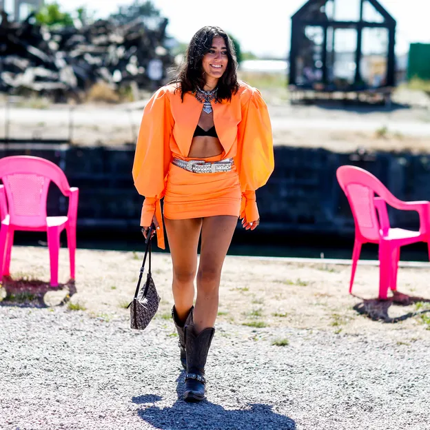 oranje outfit vrouw streetwear Copenhagen