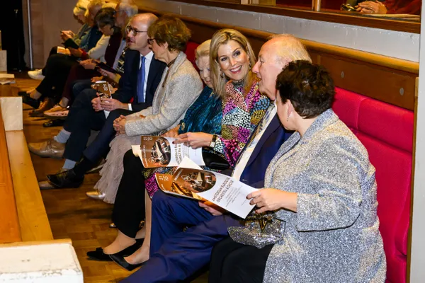 Máxima en Beatrix in de concerthal