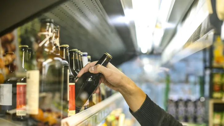 Goedkoop zuipen is vanaf volgende maand verboden