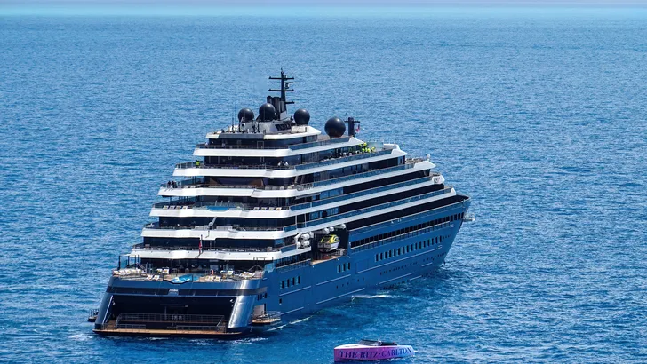De oorlog om de oceaan: Hotel-giganten vallen de cruise-industrie aan met drijvende paleizen