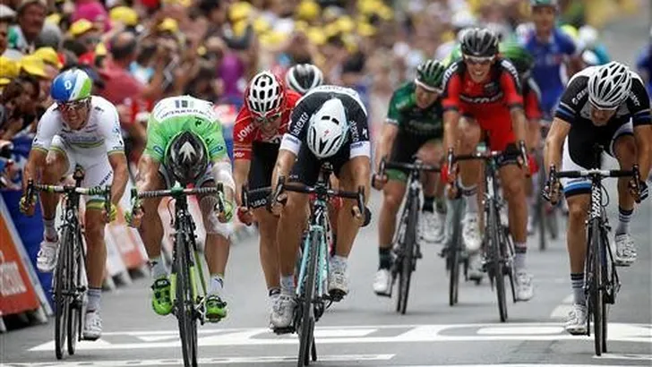 Trentin wint sprint na chaotische finale