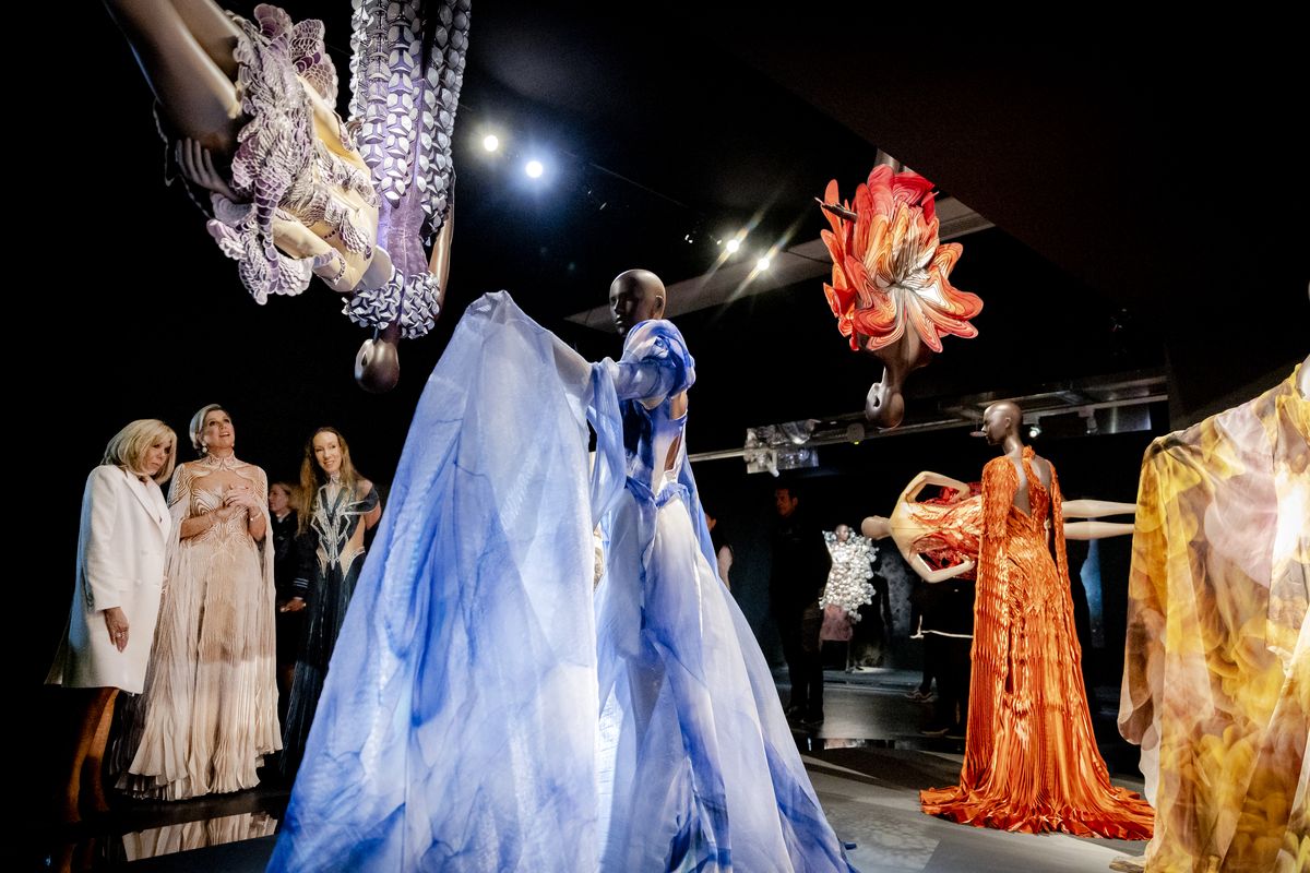 Van Parijs naar de rest van de wereld: de magie van haute couture