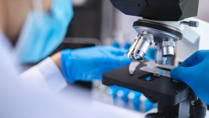 Nieuw onderzoek geeft hoop: longkankermedicijn mogelijk wapen tegen resistente eierstokkanker