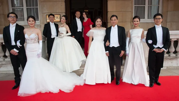 Debutantes dansen op het Queen Charlotte's Ball 