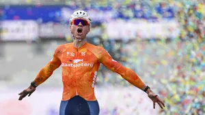 De beste crosser ooit? Langzaamaan kun je Mathieu van der Poel zo wel noemen. Hij kroonde zich in Hulst voor de achtste keer tot wereldkampioen in het veld.