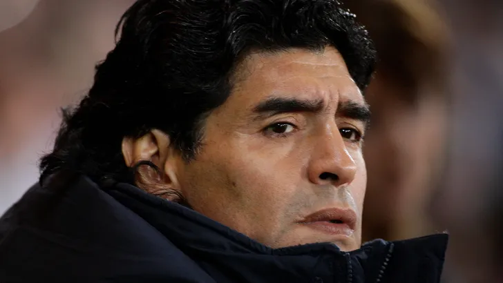 Lijfarts over de laatste momenten van Maradona: ‘Die dikzak gaat zich doodschijten’