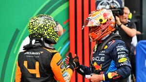 Lando Norris van McLaren en Max Verstappen van Red Bull