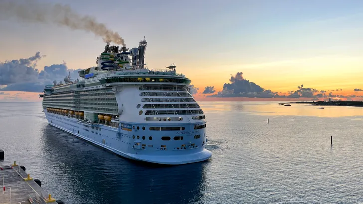 Amerikaanse zakenman woont al 23 jaar op een cruiseschip en onthult het exacte prijskaartje