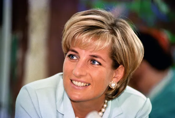 Prinses Diana, de eerste echtgenote van koning Charles, kwam in 1997 om het leven bij een auto-ongeluk. 
