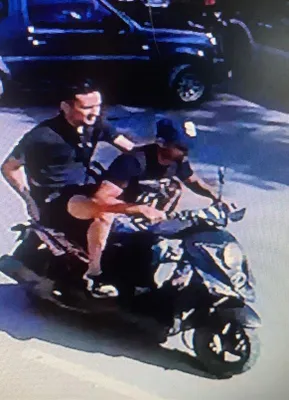 De vermoedelijke daders weten te ontkomen op een scooter.
