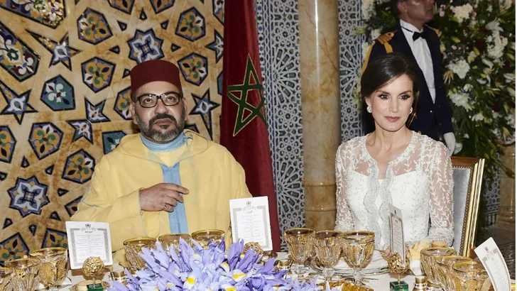Koningin Letizia grimlacht naar koolhydraten