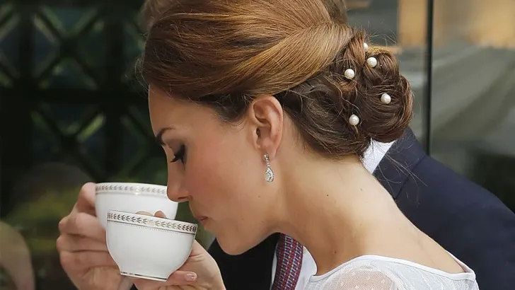 Etiquette: zo drink je je thee the royal way
