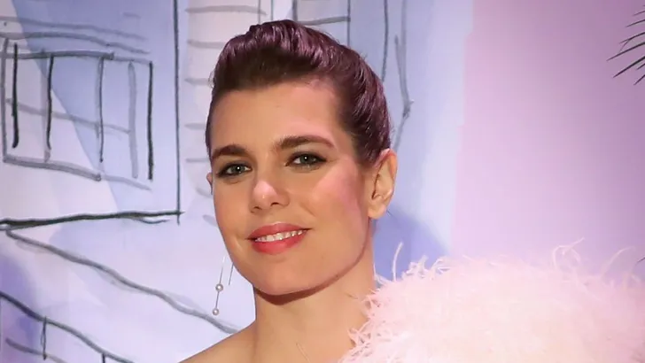Charlotte Casiraghi op pad met baby Balthazar