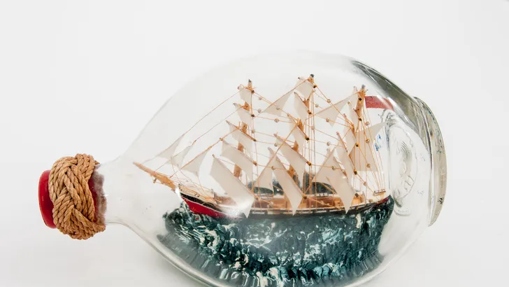 Extreem veel tijd en geduld: de nobele kunst van flessenscheepjes ...