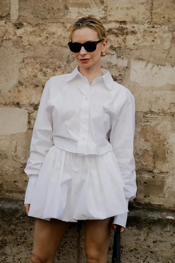 Combineer een bubble rok met een blouse voor een nette look | Beeld: NL Beeld