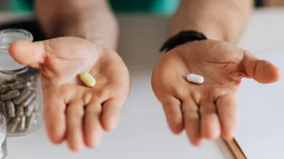 Antibiotica en je darmen: waarom één kuur sporen nalaat