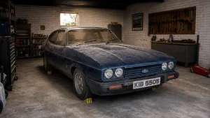 Chris bewaarde deze auto 30 jaar lang in de schuur voor dit ene moment: nu draait de V6 weer