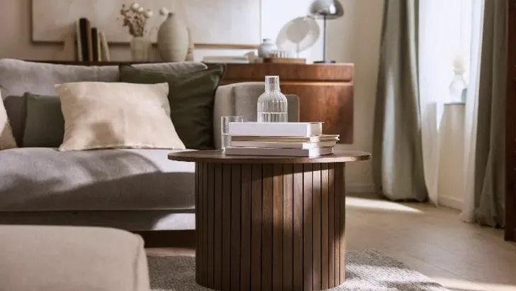 Dit is geen grap: de meest onverwacht chique salontafel van het jaar vind je nu in het schap bij Lidl