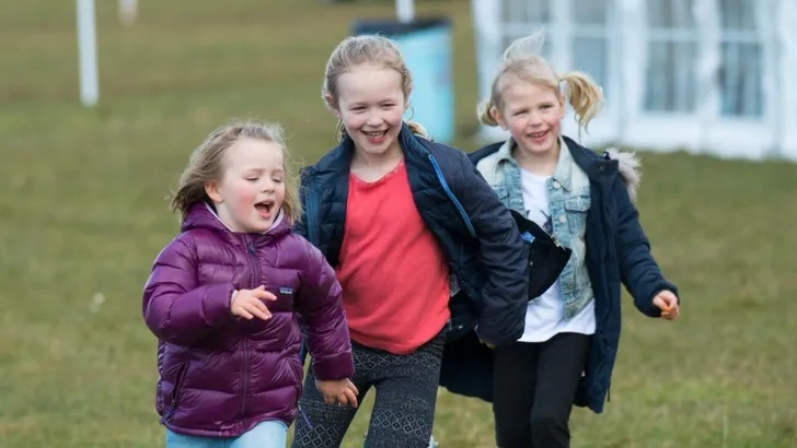 Lief! Kleindochters prinses Anne stelen de show