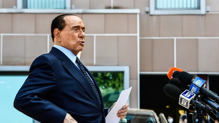 Silvio Berlusconi - Potente padre met grove grappen