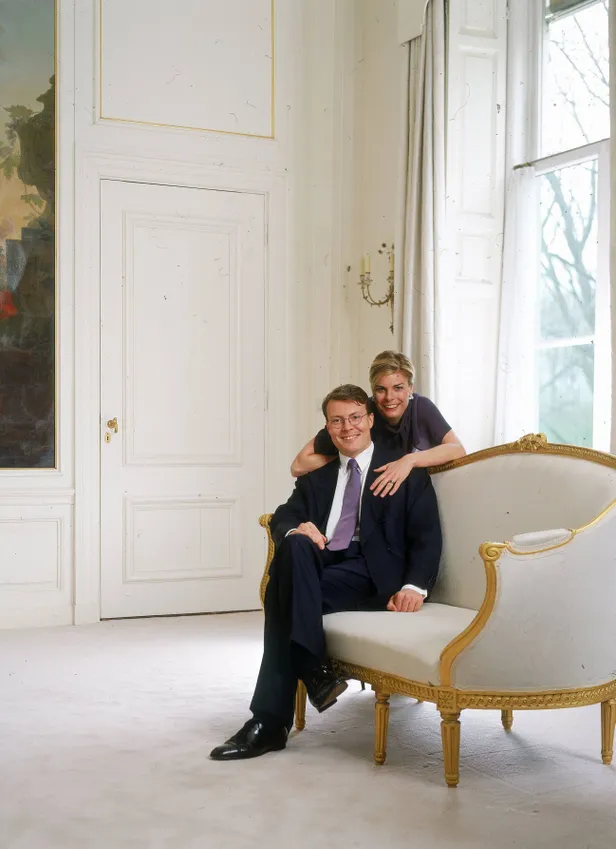 Constantijn en Laurentien bij een fotosessie te paleize in 2001. (Beeld: Nationaal Archief)