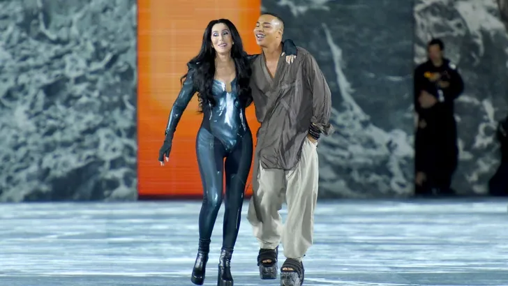 Cher (76) steelt de show bij Balmain