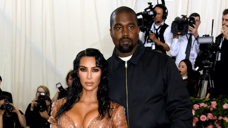 Kanye lijkt nu echt compleet de weg kwijt: 'Wil al twee jaar van Kim scheiden'